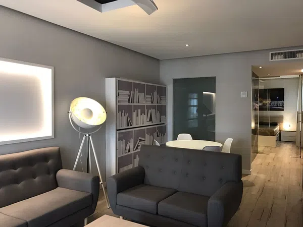 Estudio en calle Escuelas Pías, 1 b