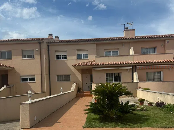 Chalet adosado en Calle Major, 67 - Foto 1