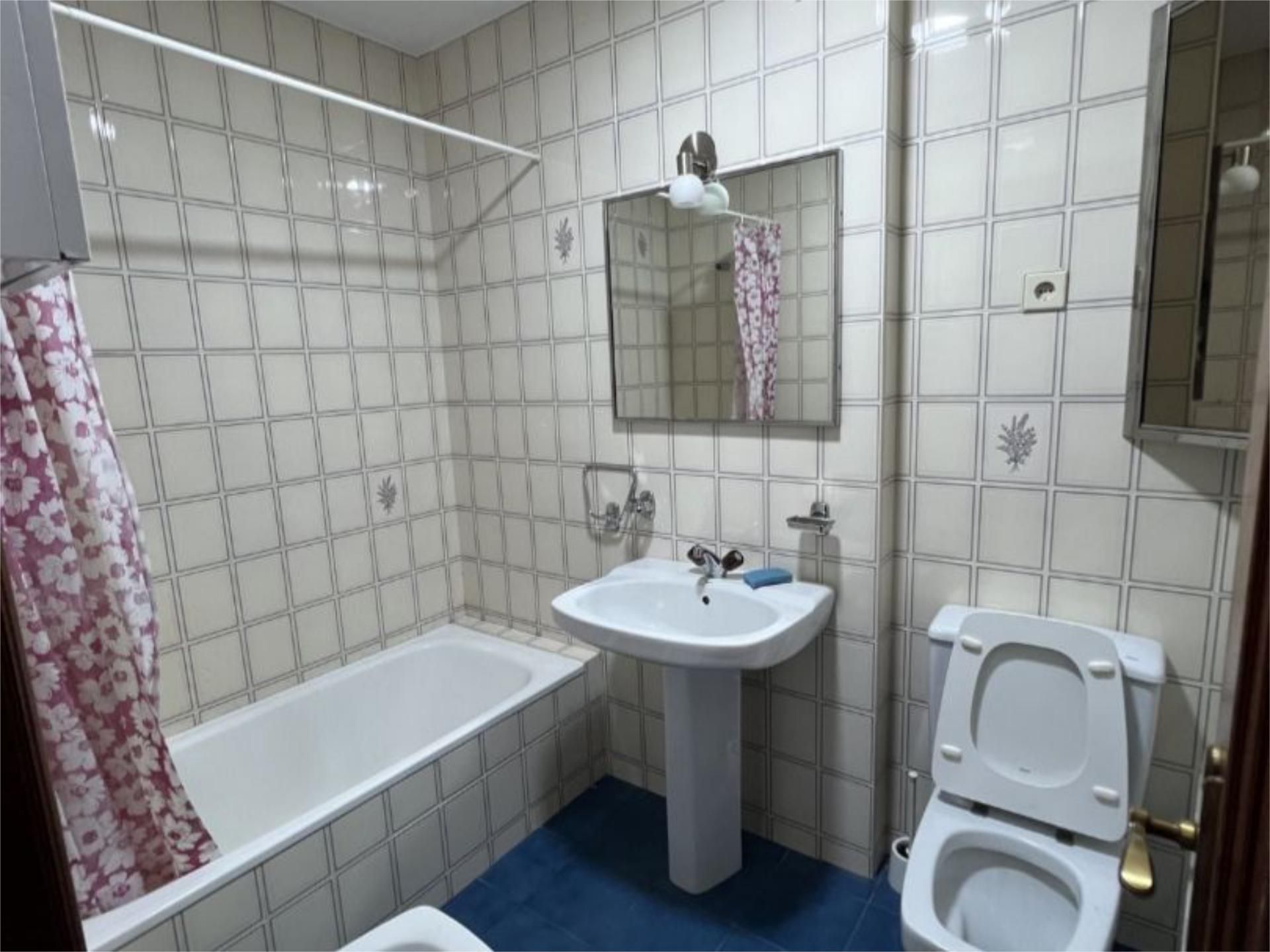 Piso en  Avenida de Rosalía de Castro 36 - Foto 9