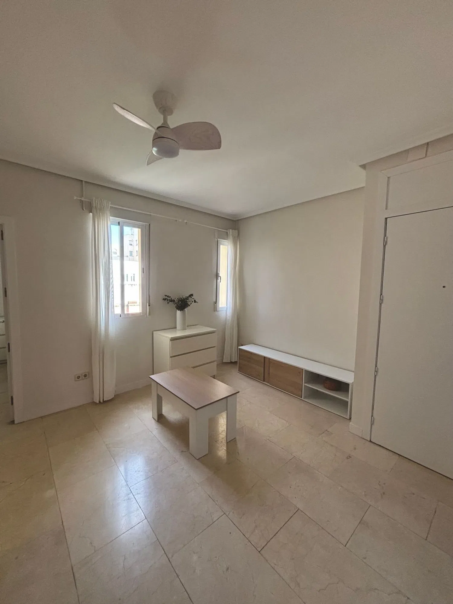 Piso en calle de María de Guzmán, 29 - Foto 3