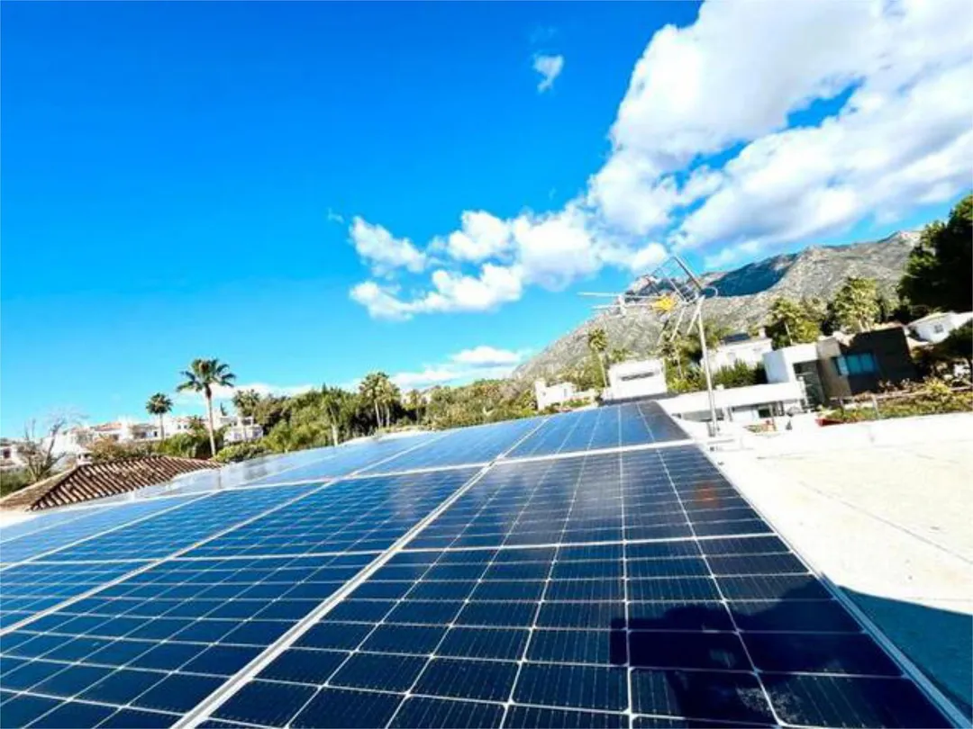 Casa adosada en Nagüeles - Foto 2