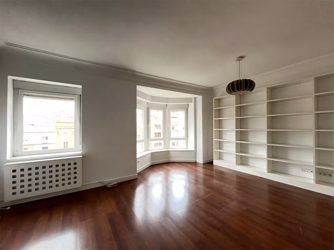 Piso en  Calle de Cea Bermúdez 45