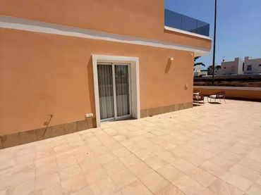 Casa adosada en  Avenida Monte de lo 12 - Foto 2