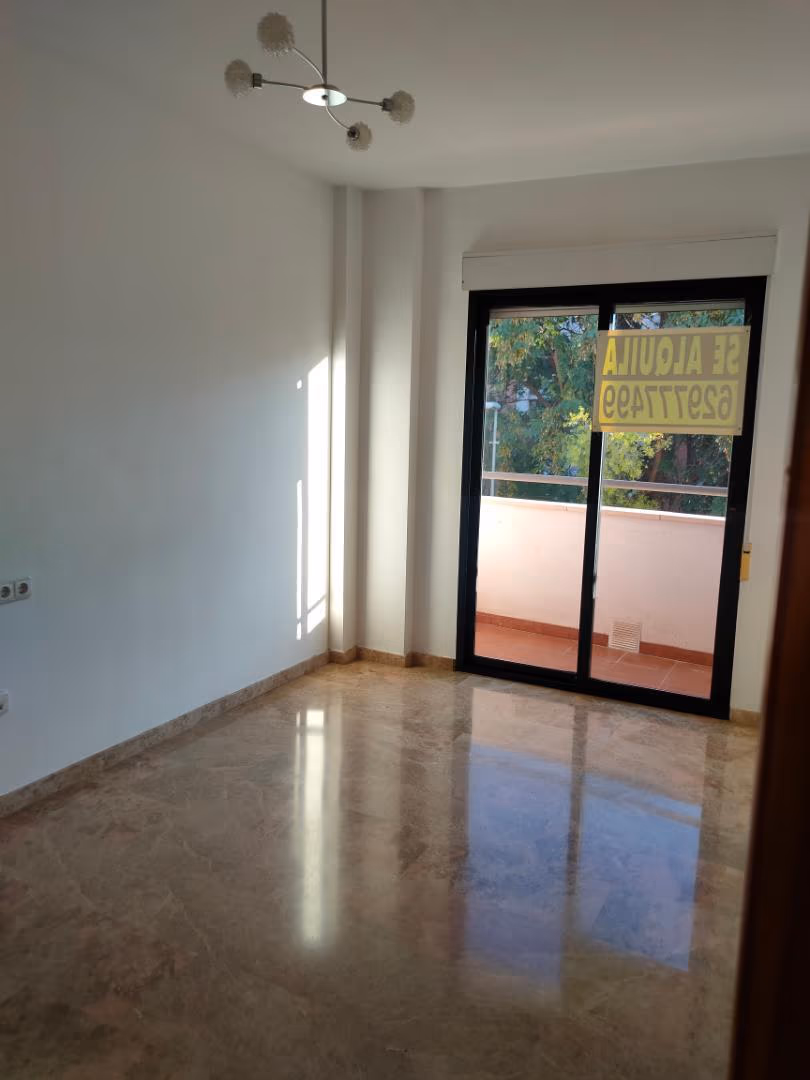 Piso en  Calle Sierra de Peñarrubia 22 - Foto 4