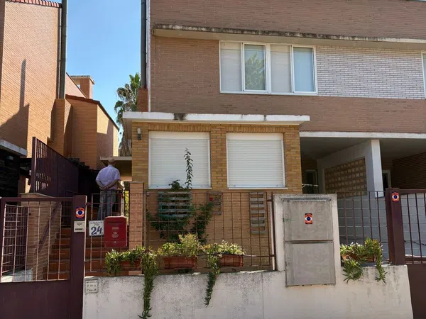 Chalet adosado en avenida de la Ilustración, 31