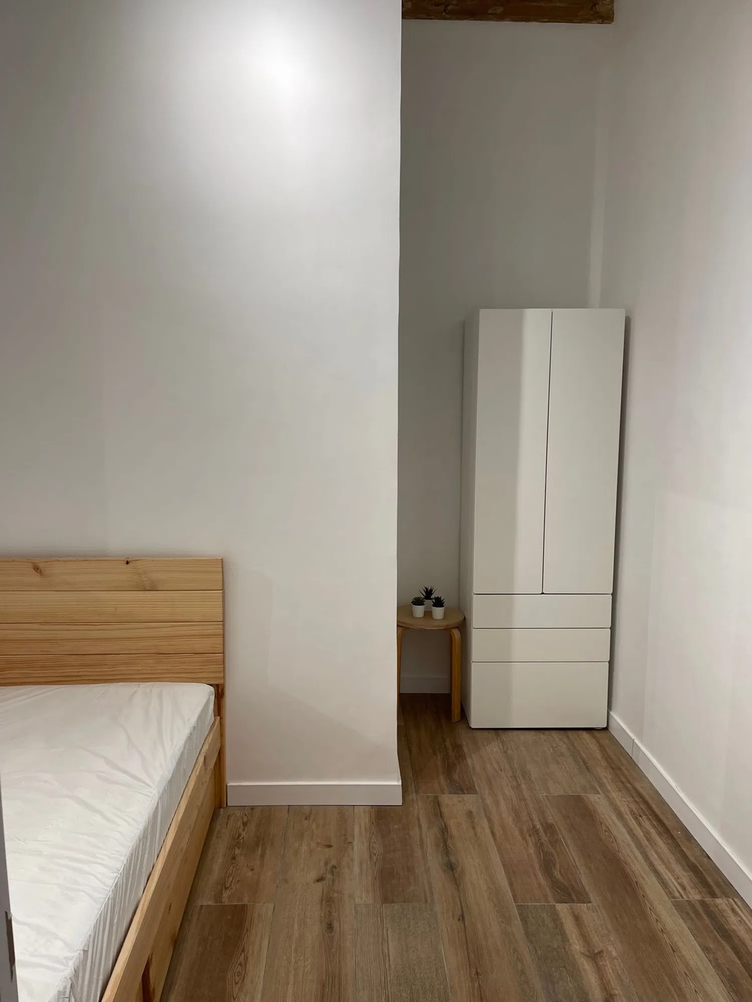 Estudio en calle de la Creu Coberta, 127 - Foto 3