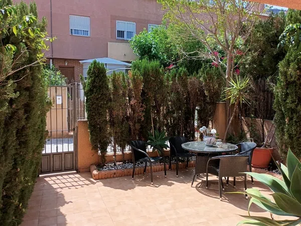 Chalet adosado en calle Conver, 8