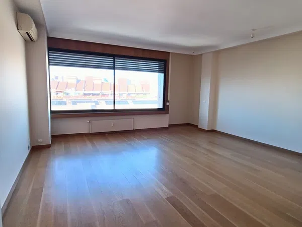 Dúplex en paseo de Eduardo Dato