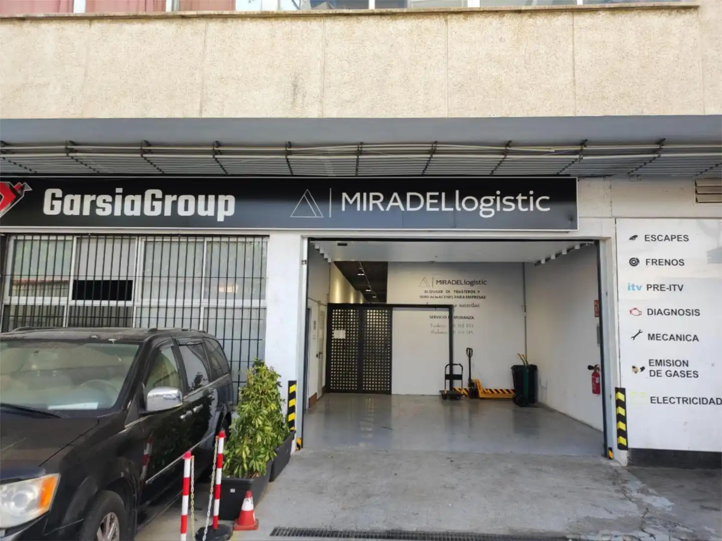 Local comercial en  Calle Narcis Monturiol 38 - Foto 2