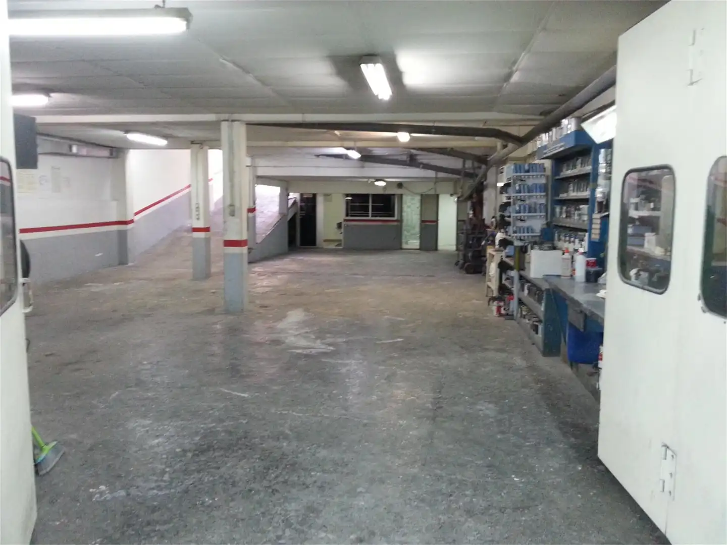 Local comercial en Cornellà de Llobregat - Foto 2