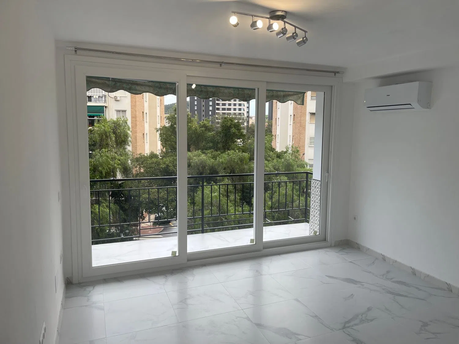 Piso en plaza Conde de Ferrería, 5