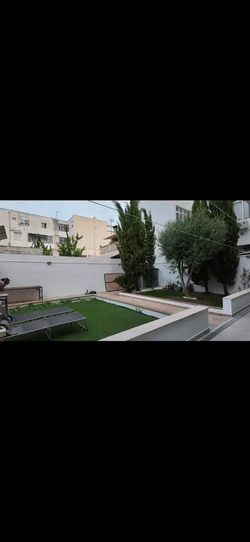 Planta baja en  Carrer de Sant Marçal 19 - Foto 2
