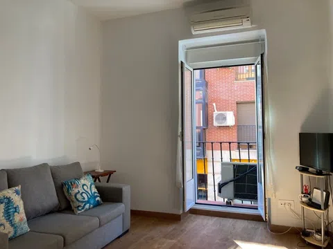 Piso en calle de Morejón, 6