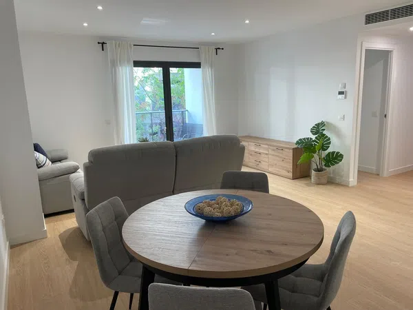 Piso en Isabel de Villena, 6