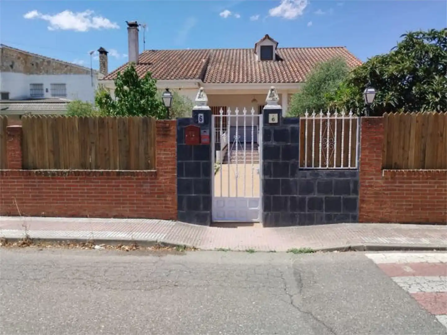 Casa adosada en urbanización la veleta - Foto 2
