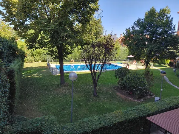 Piso en calle Alcalá, 592