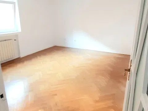 Piso en calle de la Encomienda de Palacios, 127