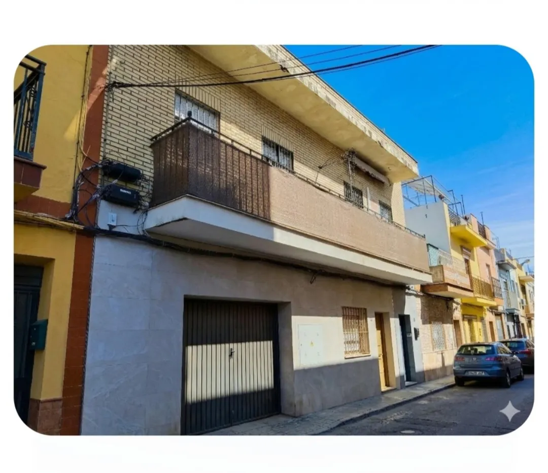 Casa adosada en  Calle Puebla de los Infantes 11 - Foto 1