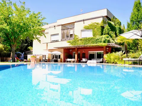 Casa independiente en calle Paradores, 5