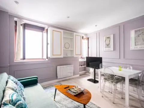 Piso en calle de Jesús y María, 23