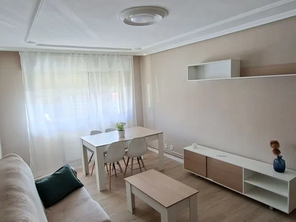 Chalet adosado en Iscar - Foto 1