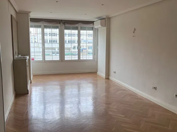 Piso en calle de la Poeta Ángela Figuera, 7