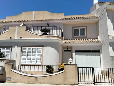 Casa adosada en  Carrer Mestres de Polinyà 8 - Foto 1