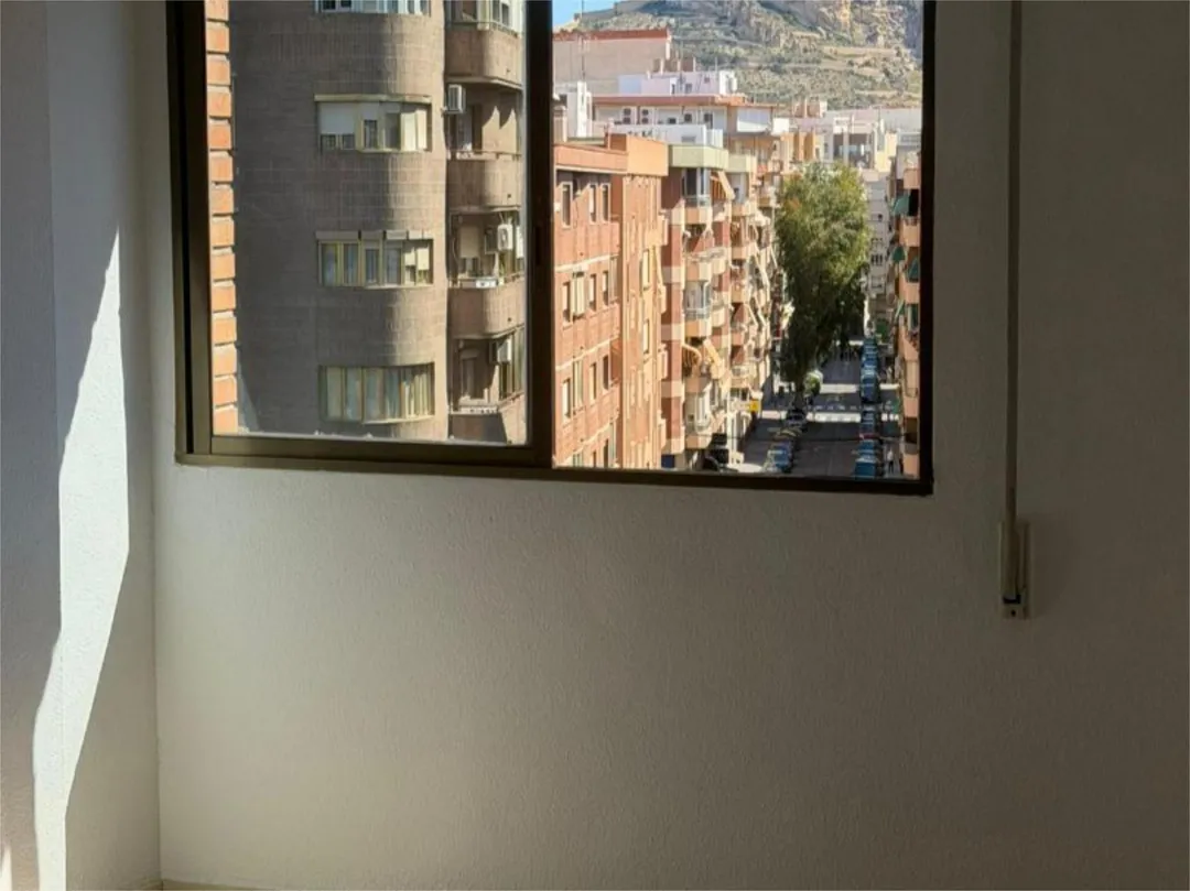 Piso en  Avinguda Oscar Espla 23 - Foto 9