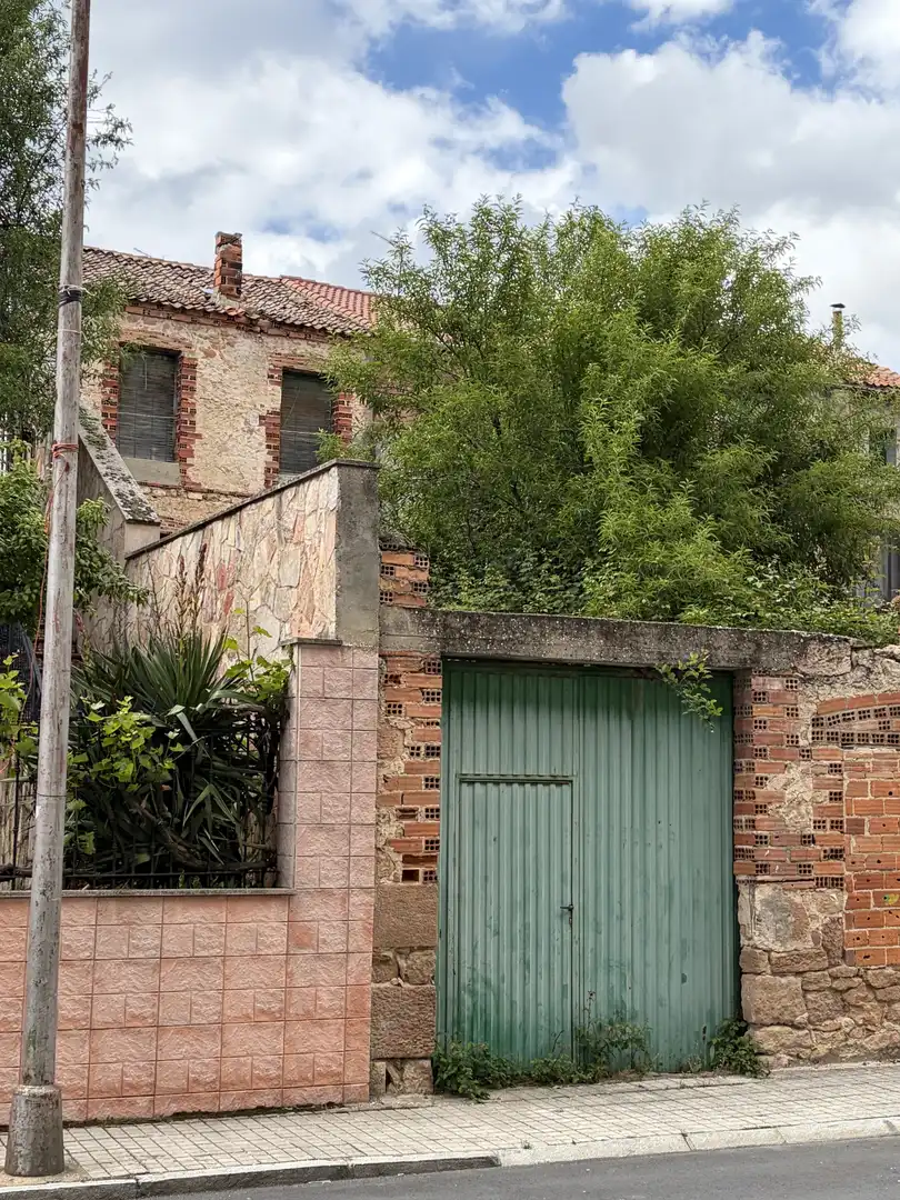 Casa adosada en  Alameda Legionarios 9 - Foto 2
