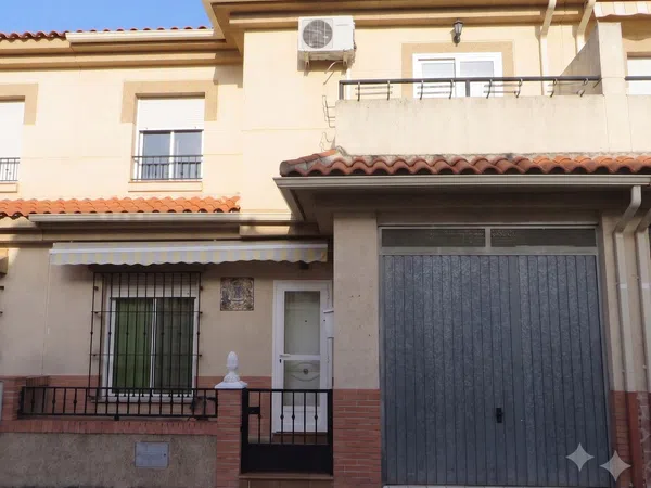 Chalet adosado en Calle Arrayanes, 42 - Foto 1