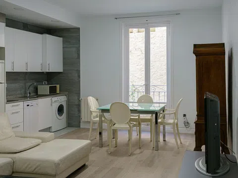 Piso en calle de la Flora, 6