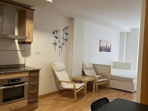Estudio en avenida de Burjassot, 122