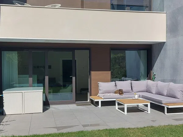Chalet adosado en Avenida de la Armada Española, 13 - Foto 4