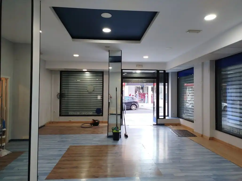 Local comercial en  Calle Alfambra 4 - Foto 4