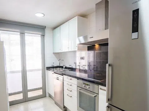 Piso en avenida del Comandante Benítez, 6