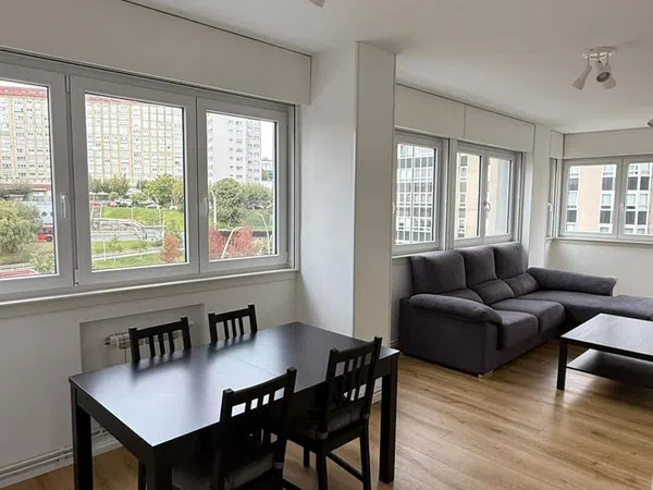 Piso en calle Álvaro Cunqueiro, 3