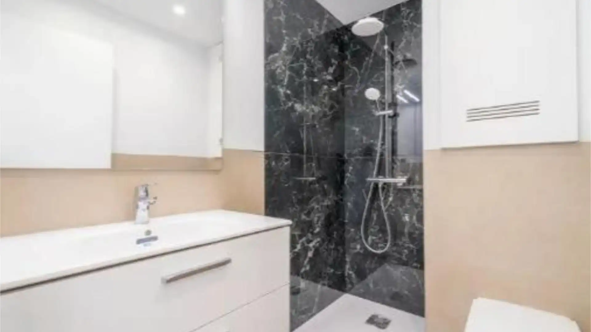 Piso en  Calle Pintor Guerrero del Castillo 2 - Foto 12