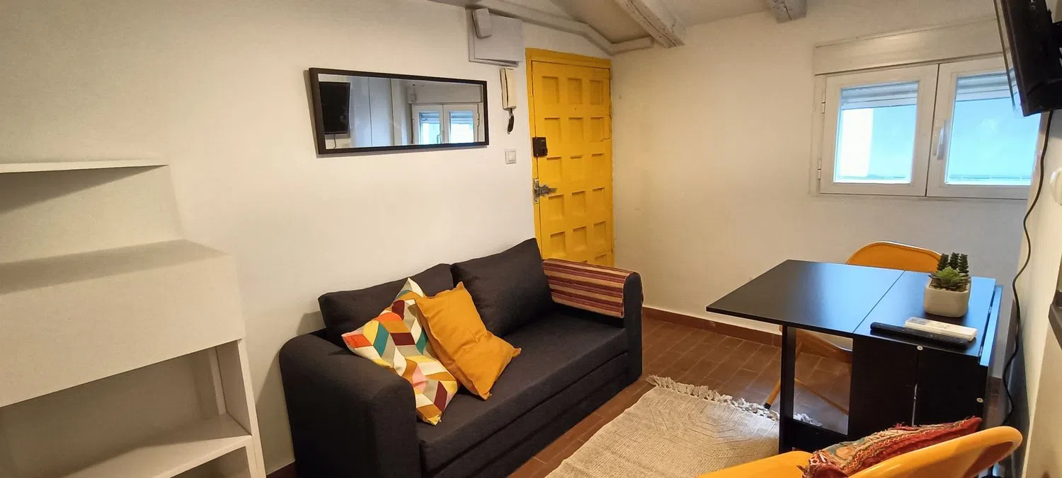 Estudio en calle de Jesús y María, 34 - Foto 1