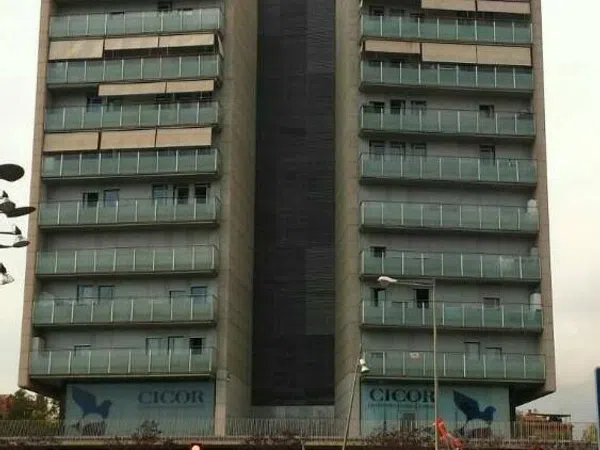 Piso en calle de la Independència, 2 - Foto 1