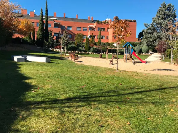 Piso en Encinar de los Reyes - Foto 24