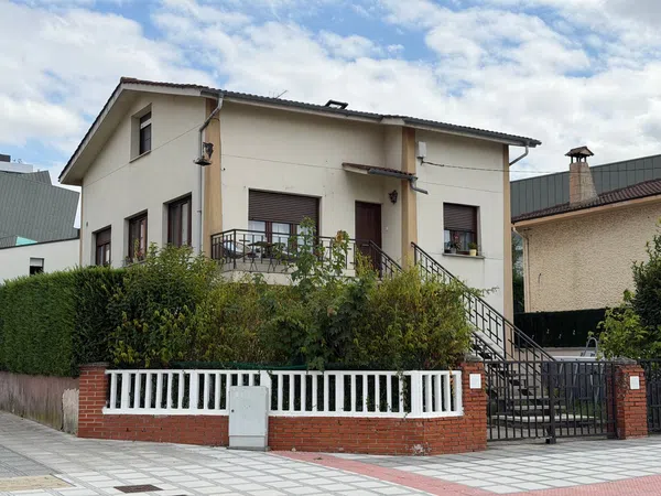 Casa o chalet independiente en La Pola Siero, La Pola Siero - Foto 3