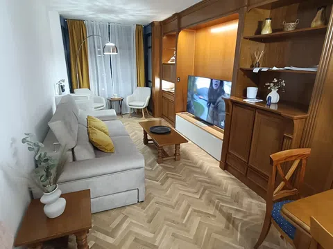 Piso en plaza de Francisco Morano, 3