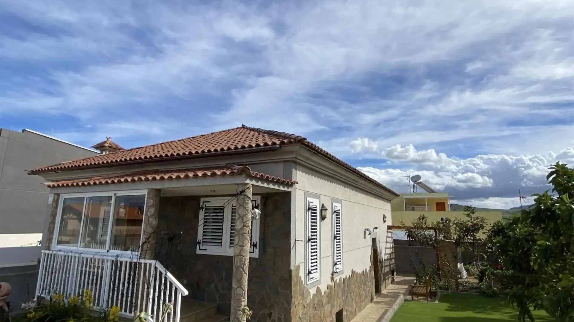 Chalet en  Avenida de la Democracia 39 - Foto 1