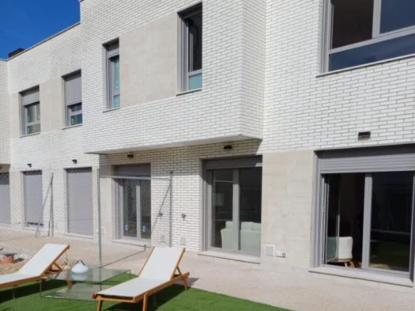 Chalet pareado en calle Valle De El Paular, 52