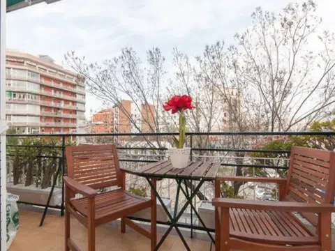 Piso en calle de la Marina, 100