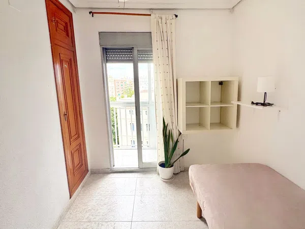 Piso en avenida de Pérez Galdós, 133 - Foto 8