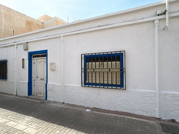 Chalet adosado en Calle Luciano rubio, 5 - Foto 1