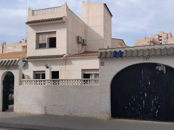 Chalet adosado en Calle Marcelina, 143 - Foto 1