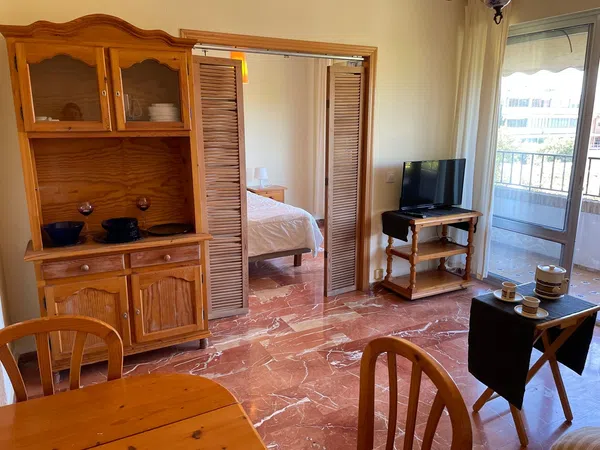 Estudio en avenida de la Reina Mercedes, 1
