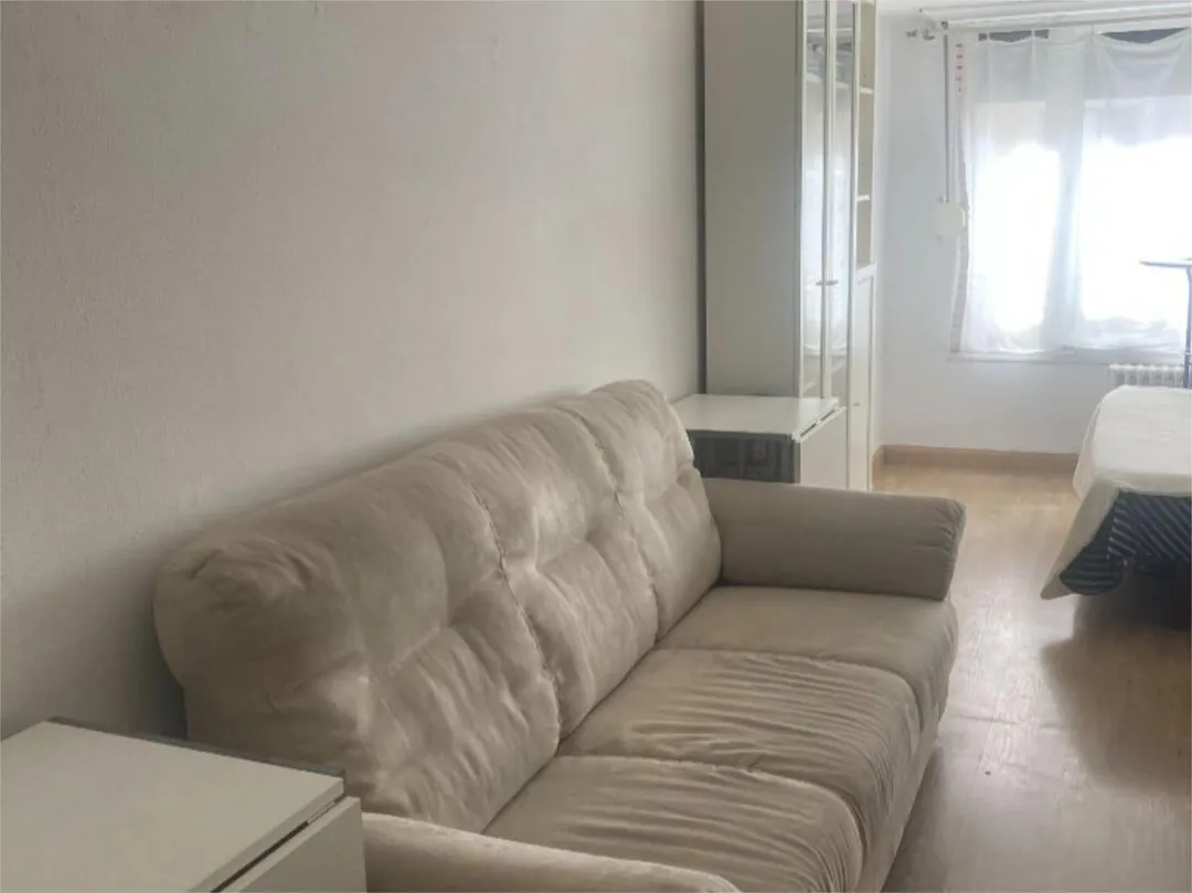 Estudio en  Calle de Eduardo Dato 14 - Foto 1